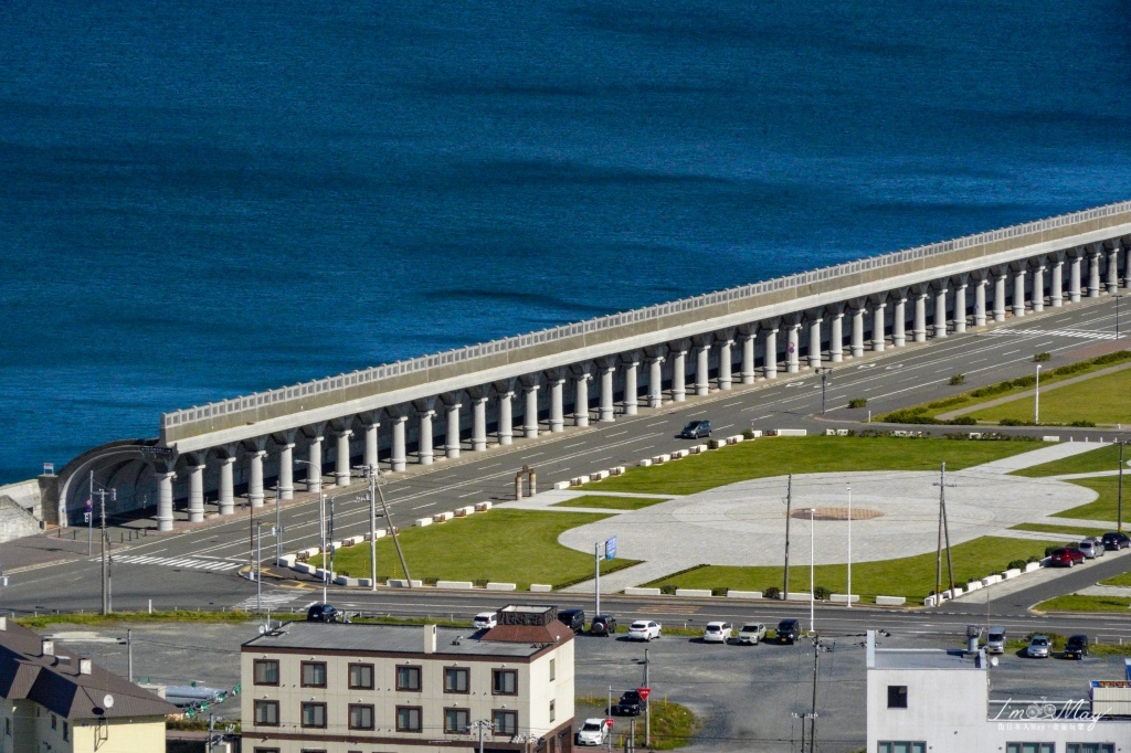 北海道、道北 | 讓人以為一秒到歐洲 ! 哥德式拱門迴廊「稚內港北防波堤」| 守護多風強浪的港口、北海道遺產認定 @偽日本人May．食遊玩樂