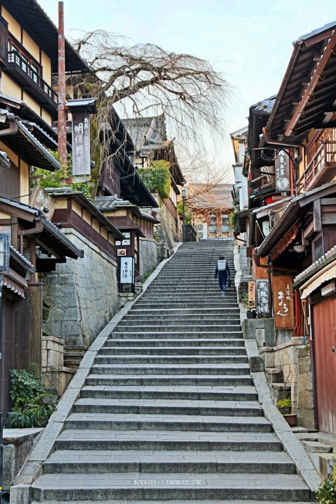 京都散策筆記 | 我眼裡的京都，獨享靜謐氛圍的時光 | 清水寺周邊清晨散步、夜景攝影分享 (茶碗坂、三年坂、二年坂、法觀塔、八坂神社) @偽日本人May．食遊玩樂