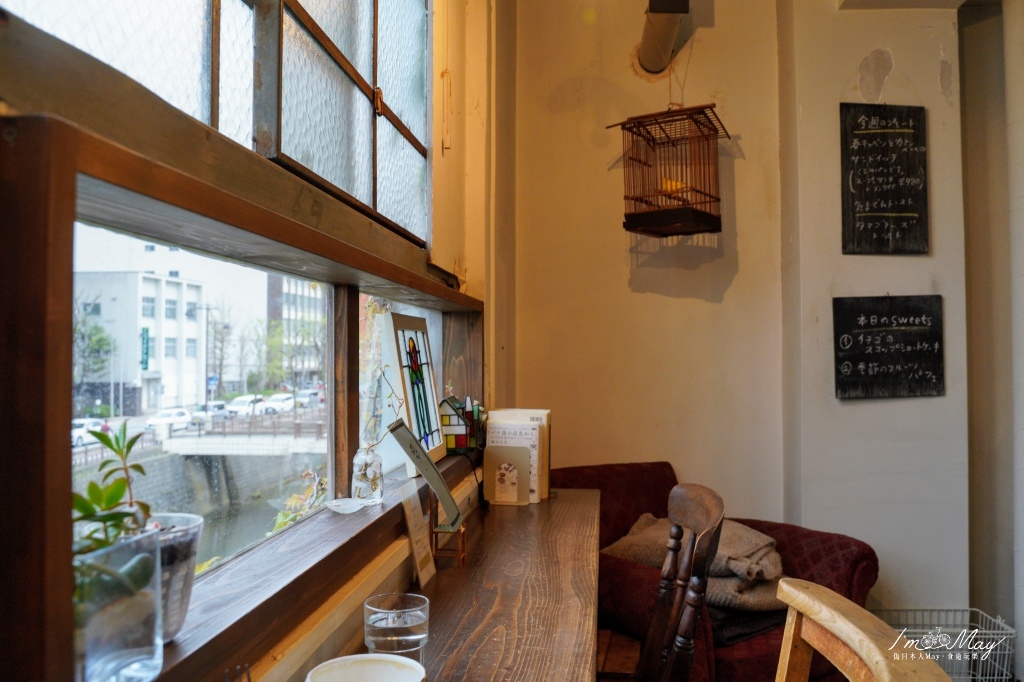 秋田 | 繁華街區裡的低調靜謐咖啡店 カフェ エピス （Cafe Epice）| 只能拍眼前的食物，就是要你享受單純的美好 @偽日本人May．食遊玩樂
