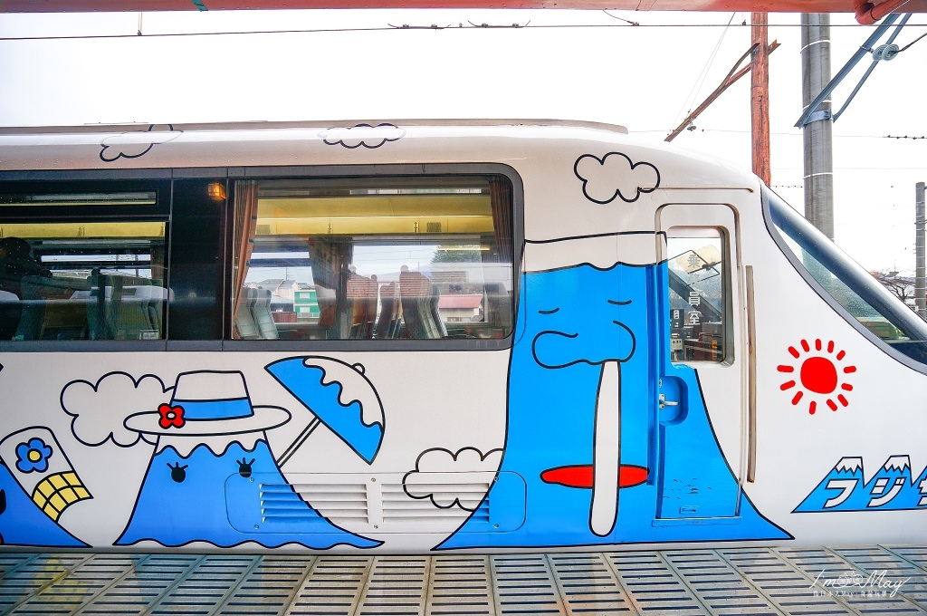 日本鐵道旅行 | 前往河口湖的交通方式 : 「富士山特急號 ( フジサン特急 ) 」的預約方式與座位選擇、 車廂詳細介紹 @偽日本人May．食遊玩樂